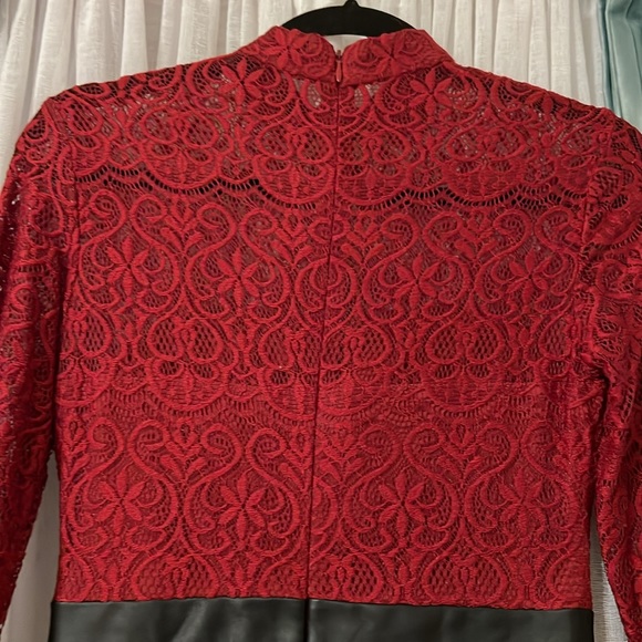 GUESS Women Size 0 Red and Black Floral Lace High Neck Built-In Bra Sheath Dress - Picture 6 of 6